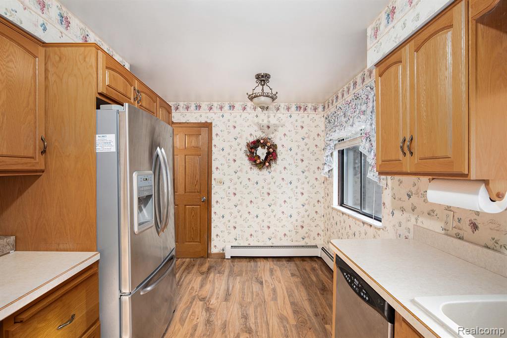 7334 Parkwood Drive, Fenton, MI 48430 — Photo 11