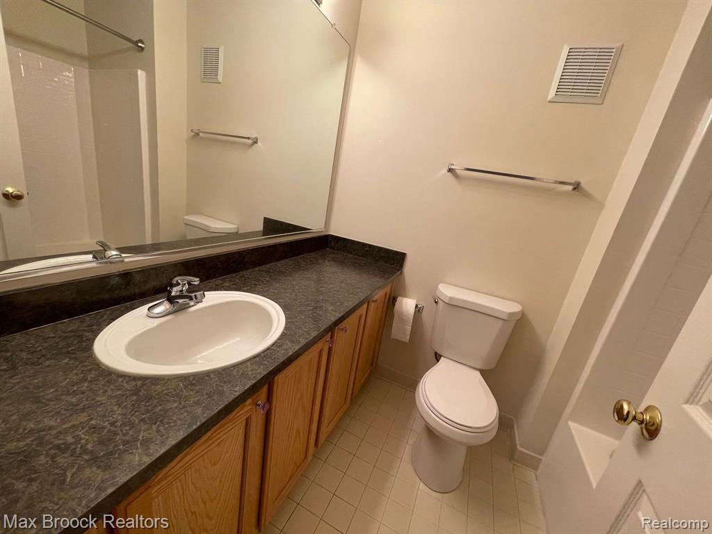 16211 ADDINGTON Drive, 192, Commerce Twp, MI 48390 — Photo 17