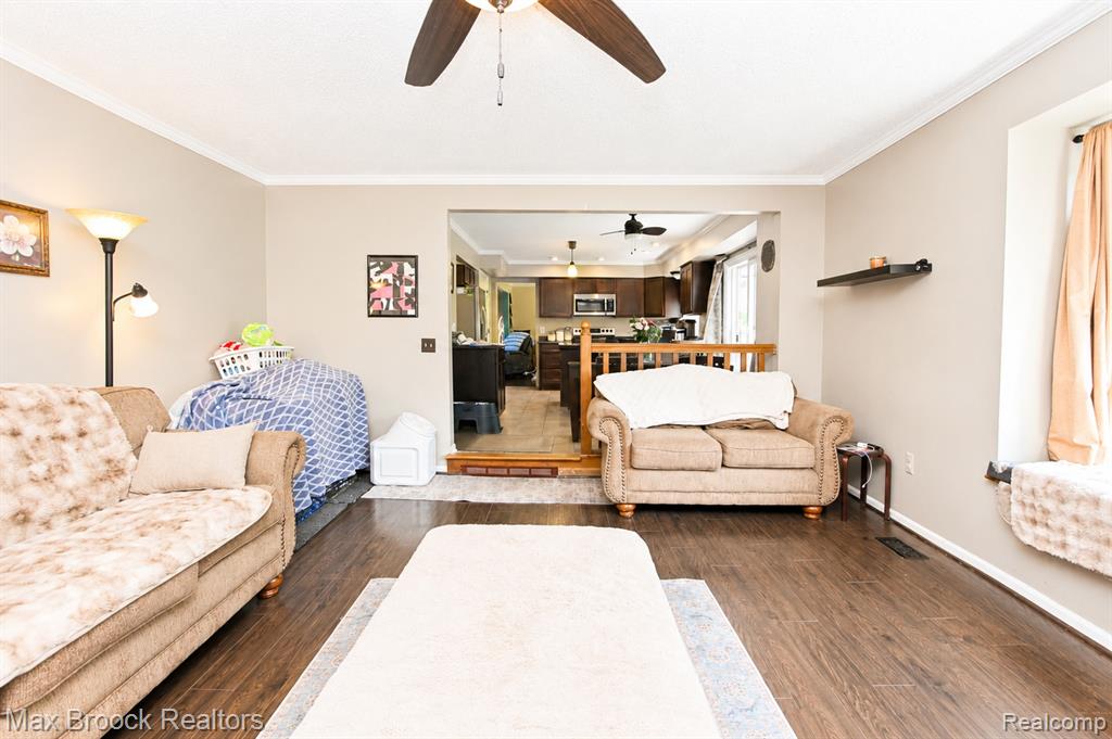 8952 Cynthia Court, Commerce Twp, MI 48382 — Photo 23