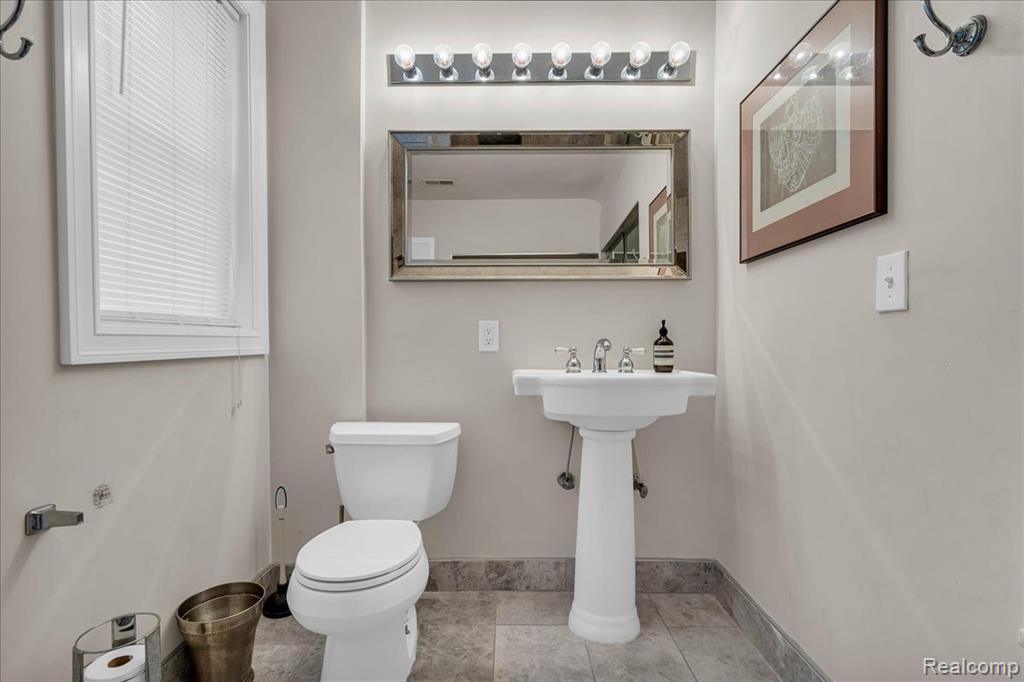2900 E Jefferson Avenue, C5, Detroit, MI 48207 — Photo 24