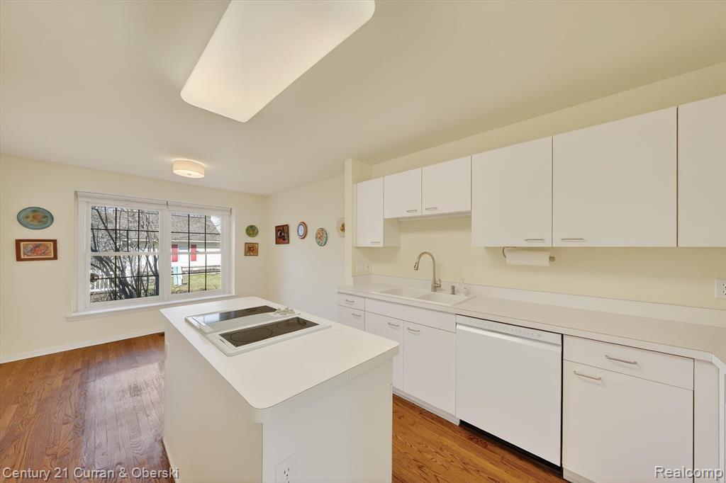7307 Danbury Drive, West Bloomfield, MI — Photo 16