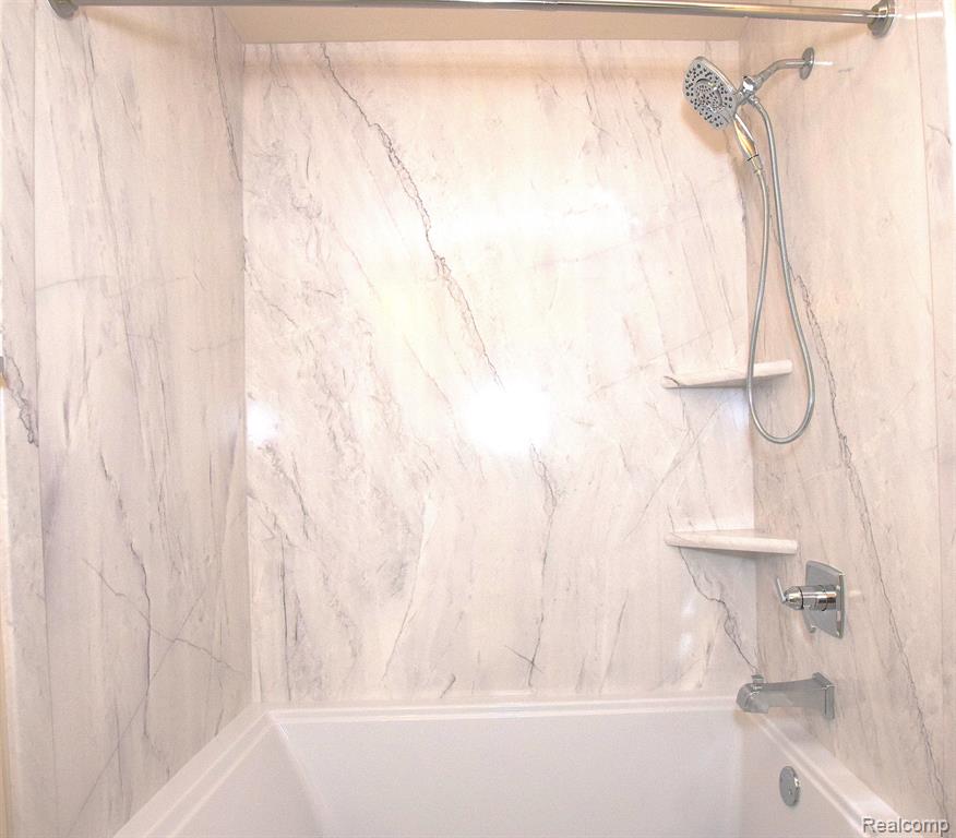 9 N VISTA, Auburn Hills, MI 48326 — Photo 19
