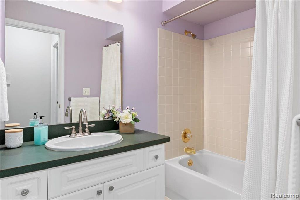 4361 BERKSHIRE Drive, Sterling Heights, MI 48314 — Photo 30