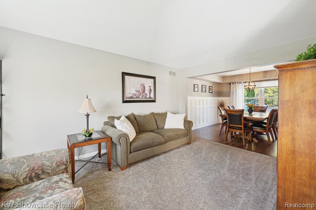 870 Chatham Drive, Milford, MI 48381 — Photo 9