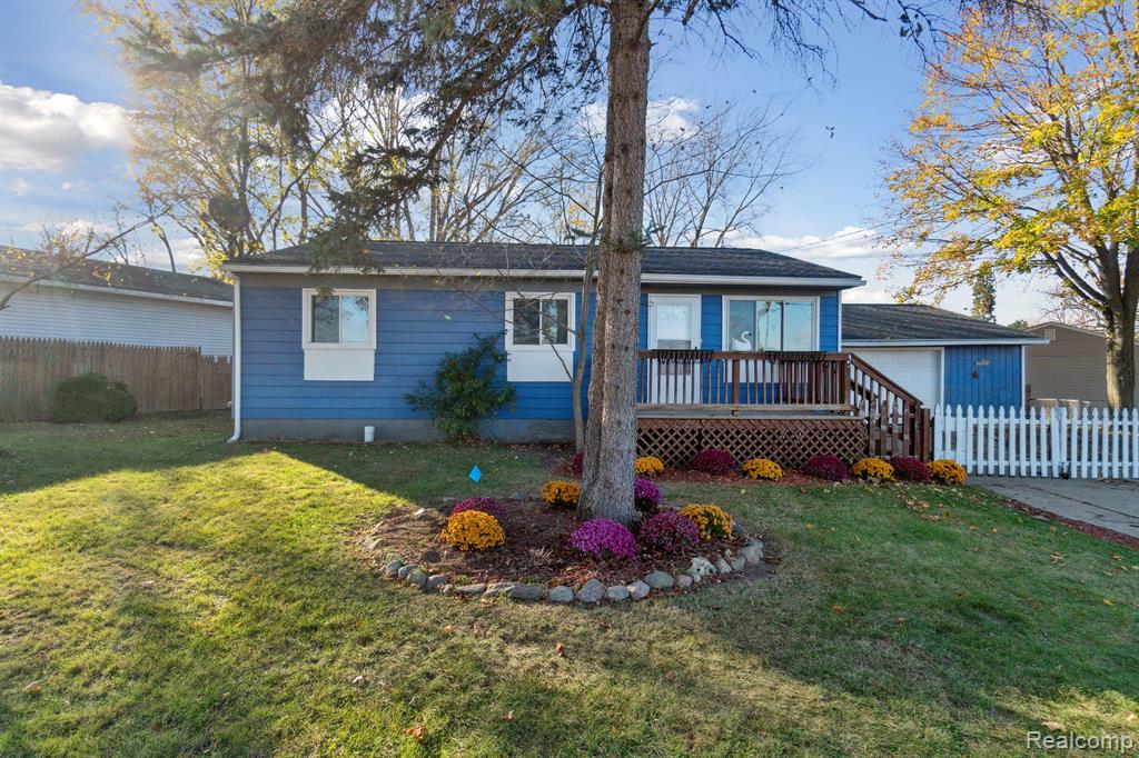 324 EAST Street, Holly, MI 48442 — Photo 4