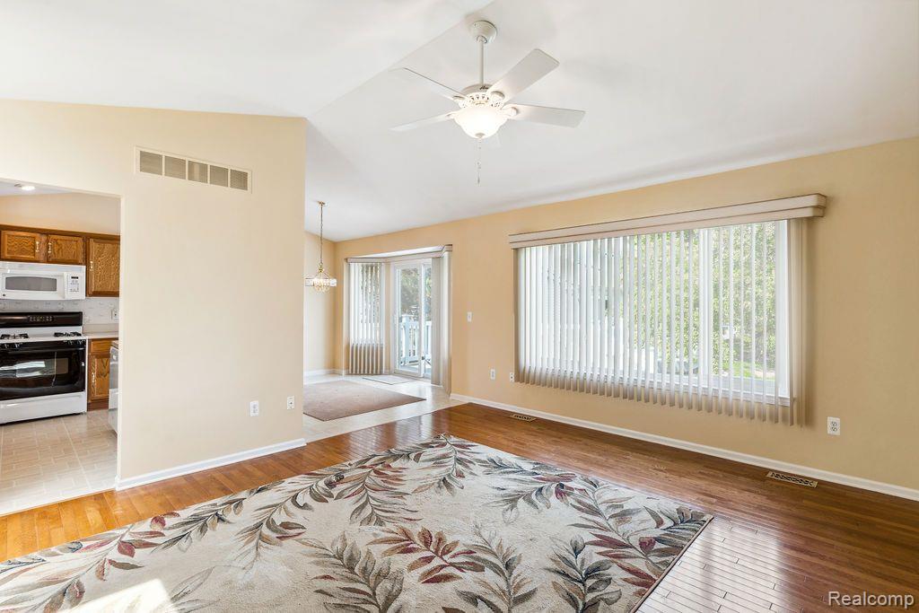 41446 REDMOND, Clinton Twp, MI 48038 — Photo 6