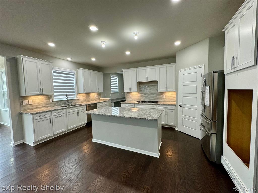 49477 Hummel Dr, Macomb, MI 48044 — Photo 13