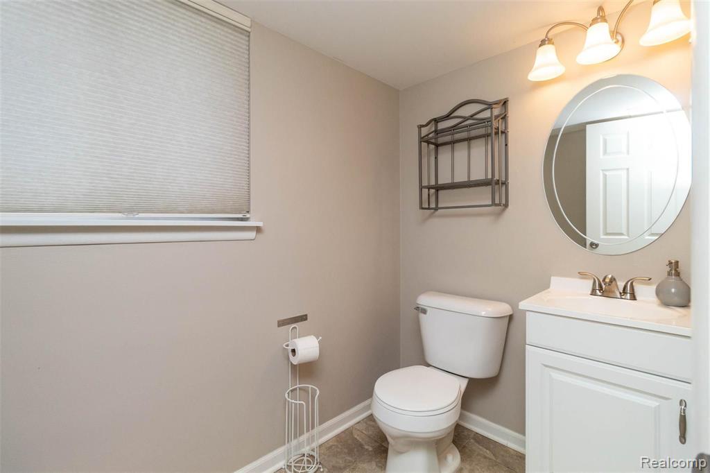 915 HARTSOUGH Court, Plymouth, MI 48170 — Photo 17