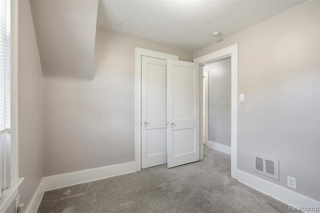 735 E Maxlow Avenue, Hazel Park, MI 48030 — Photo 17