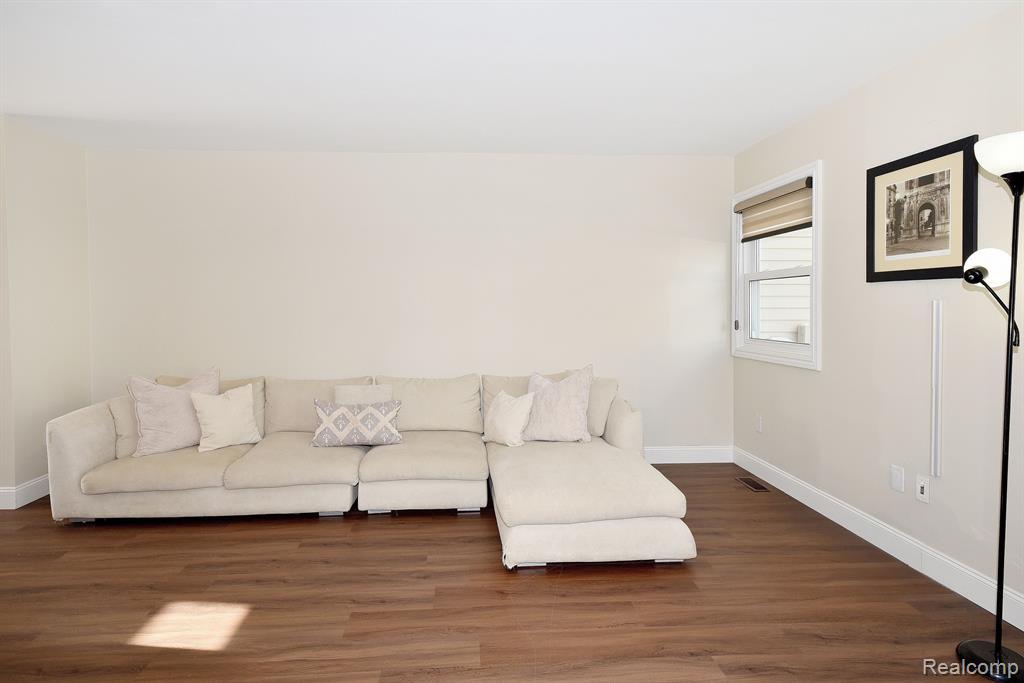 1709 BRENTWOOD Drive, 288, Troy, MI 48098 — Photo 5