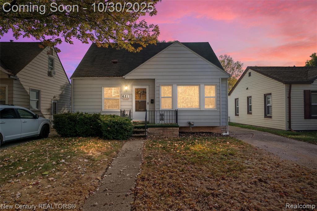 621 W Harwood Avenue, Madison Heights, MI 48071 — front exterior