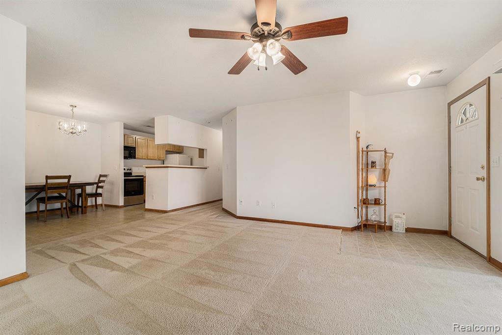 382 MARIGOLD Circle, Westland, MI — Photo 5