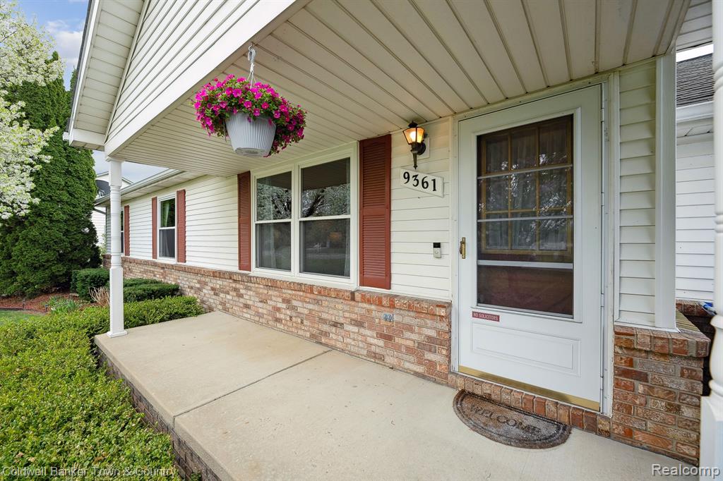 9361 SUMMERLAND Drive, Whitmore Lake, MI 48189 — Photo 4
