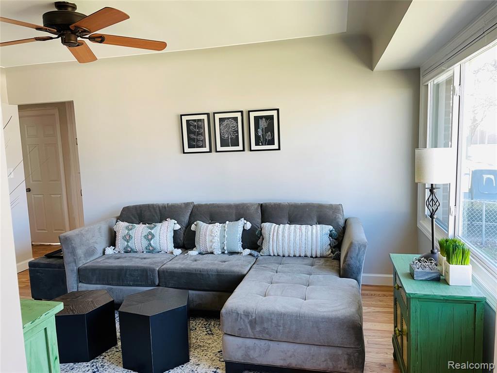 1040 E Maxlow Avenue, Hazel Park, MI 48030 — Photo 4