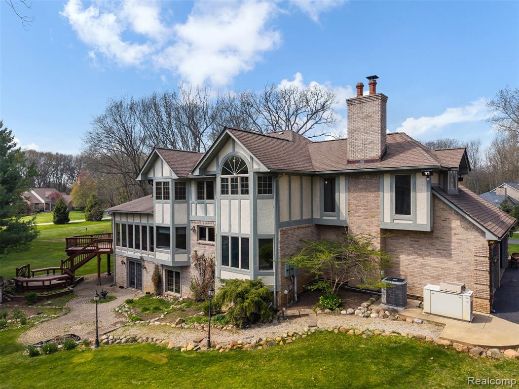561 Valley Drive, Milford, MI 48381 — Photo 50