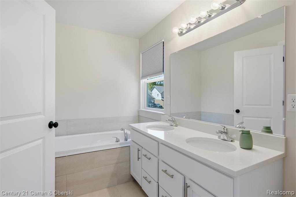 8760 Oak Ridge Trail, Westland, MI — Photo 17