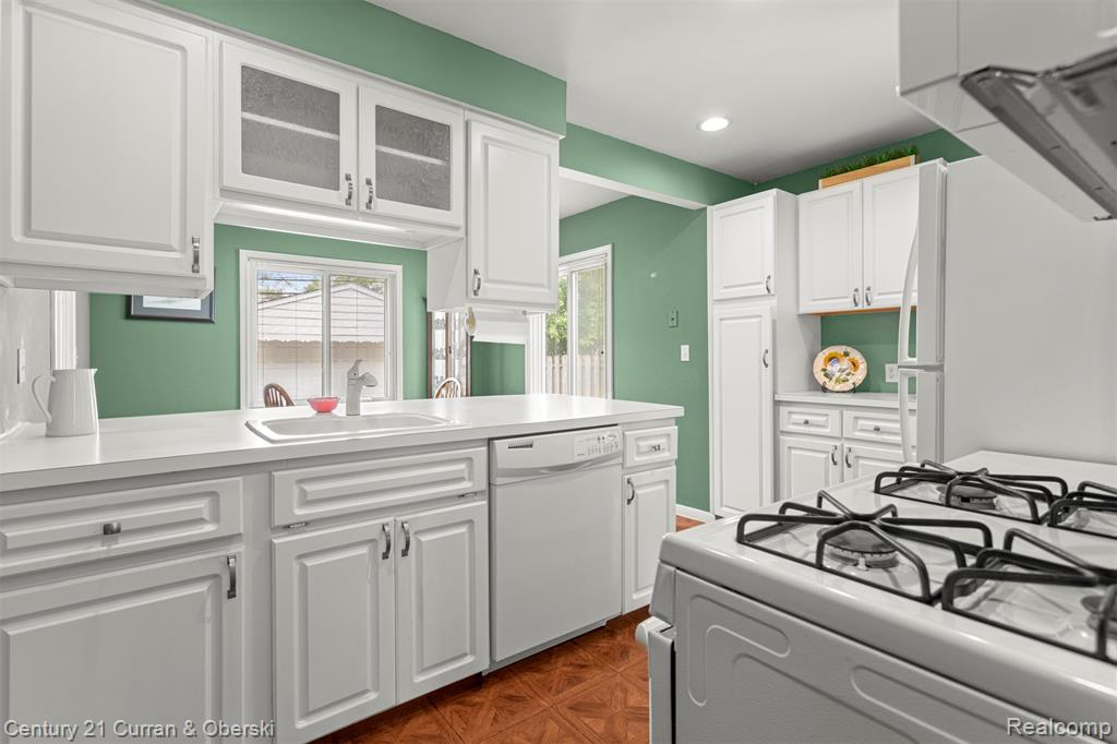 919 Whitcomb Avenue, Royal Oak, MI 48073 — Photo 6