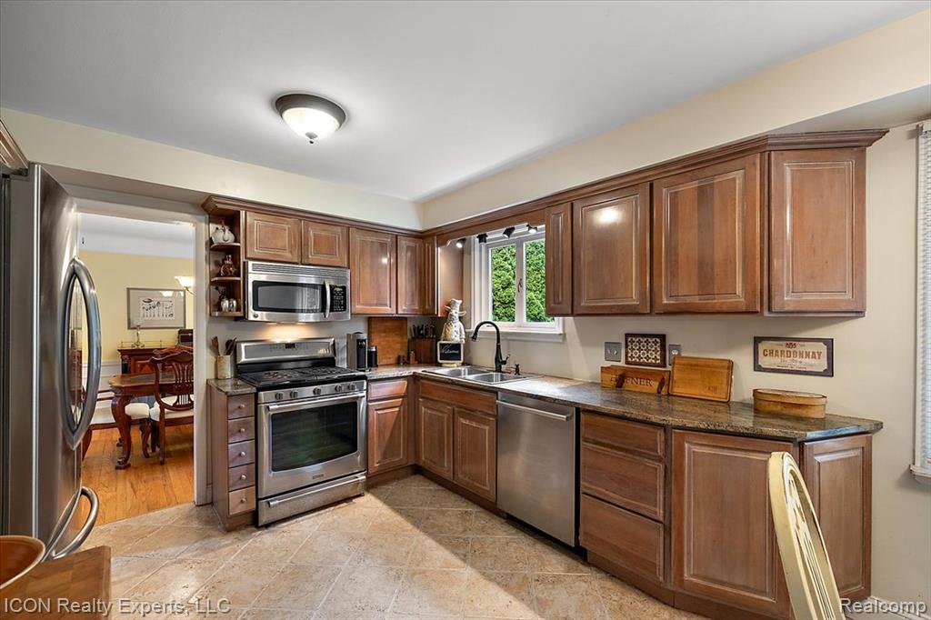 746 Birch Tree Lane, Rochester Hills, MI 48306 — Photo 23