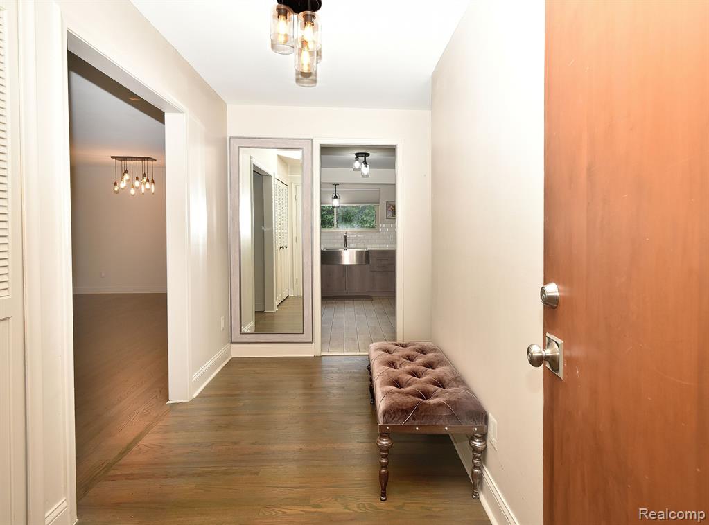 4041 W MAPLE Road, E101, Bloomfield Hills, MI 48301 — Photo 2
