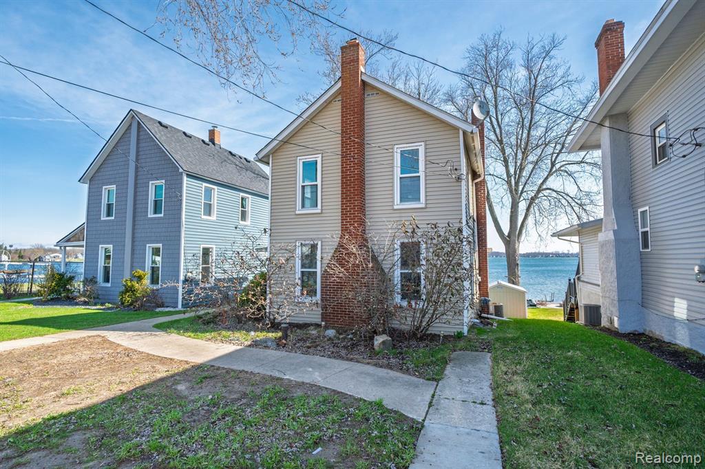 9568 MAIN Street, Whitmore Lake, MI 48189 — front exterior