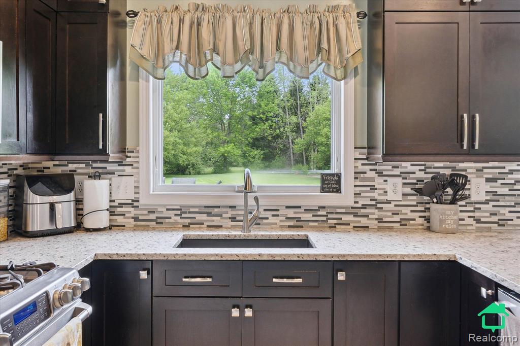 48578 WILDROSE Drive, Canton, MI 48187 — Photo 10