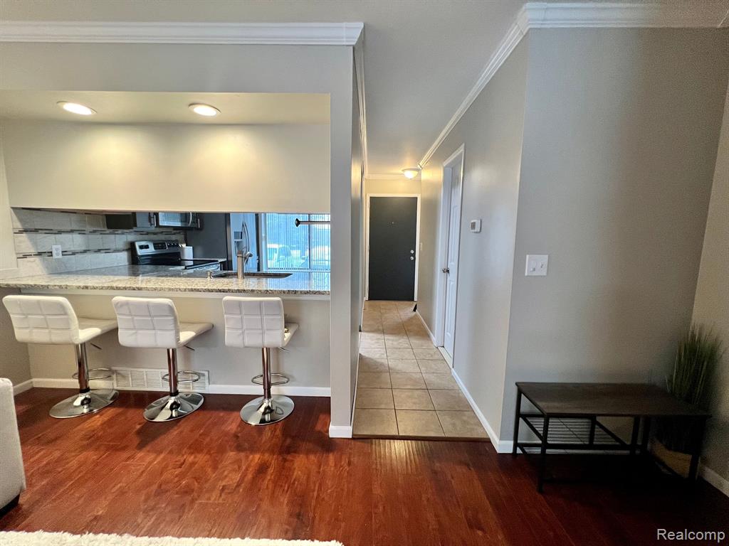 1623 WIMBLEDON Drive, 16, Walled Lake, MI 48390 — Photo 5