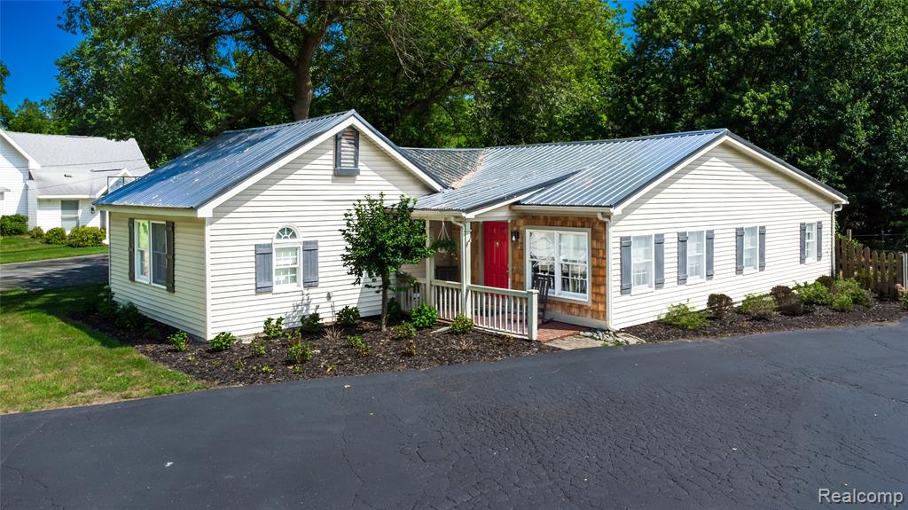 308 N Seymour Road, Flushing, MI 48433 — Photo 2