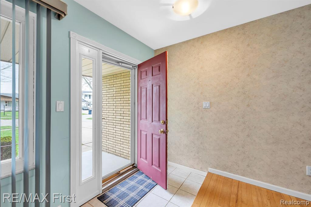 4191 ANGELINE Drive, Sterling Heights, MI 48310 — Photo 4