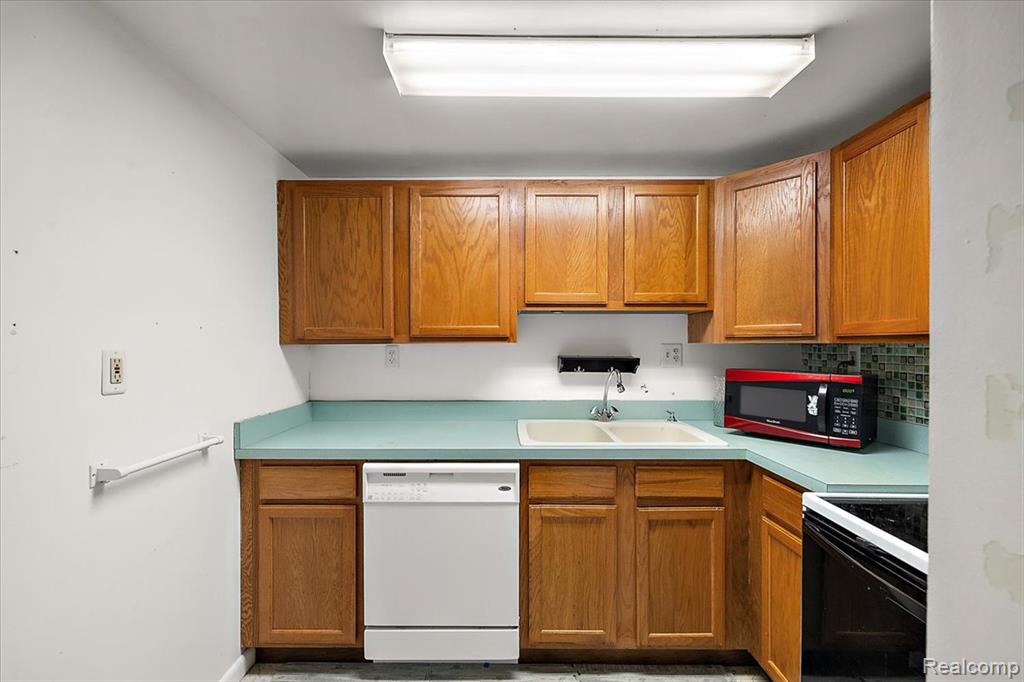 865 N Lapeer Road, Lake Orion, MI 48362 — Photo 35
