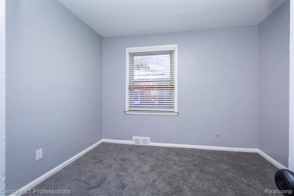 18951 Edinborough Road, Detroit, MI 48219 — Photo 21