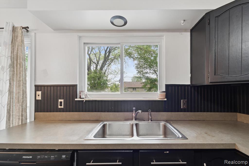 9040 Chesterfield Drive, Swartz Creek, MI 48473 — Photo 18