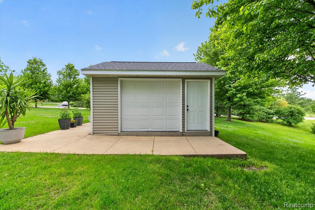 8746 N Hills Court, Howell, MI 48843 — Photo 41
