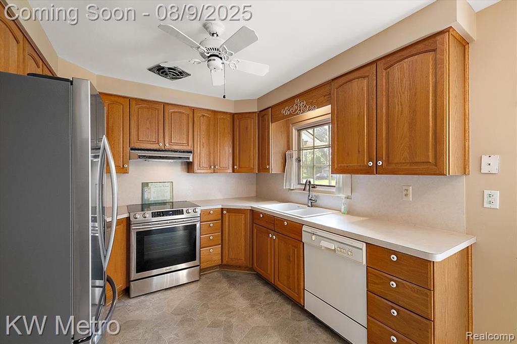 18241 Dunblaine Avenue, Beverly Hills, MI 48025 — Photo 31
