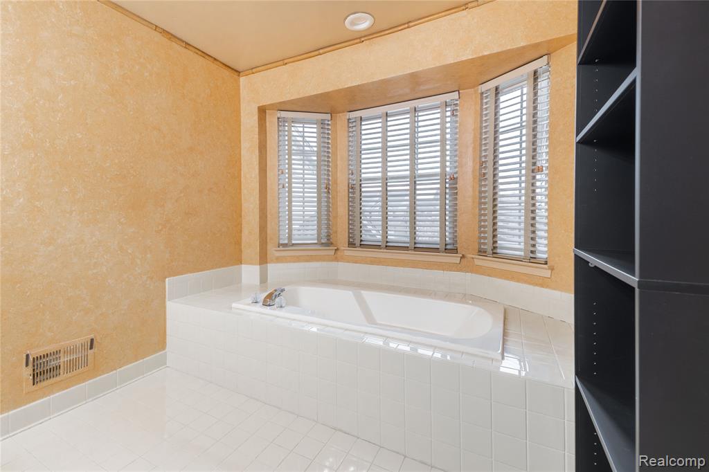 18689 Hilltop Boulevard, Riverview, MI 48193 — Photo 27