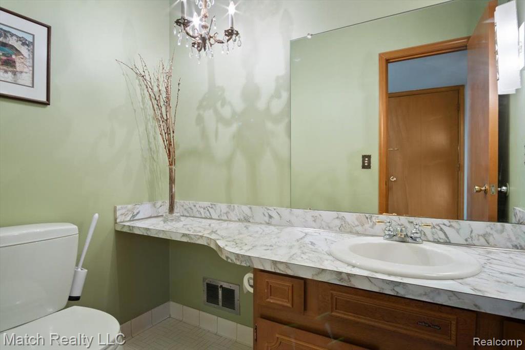 589 KINGSLEY Trail, Bloomfield Hills, MI 48304 — Photo 18