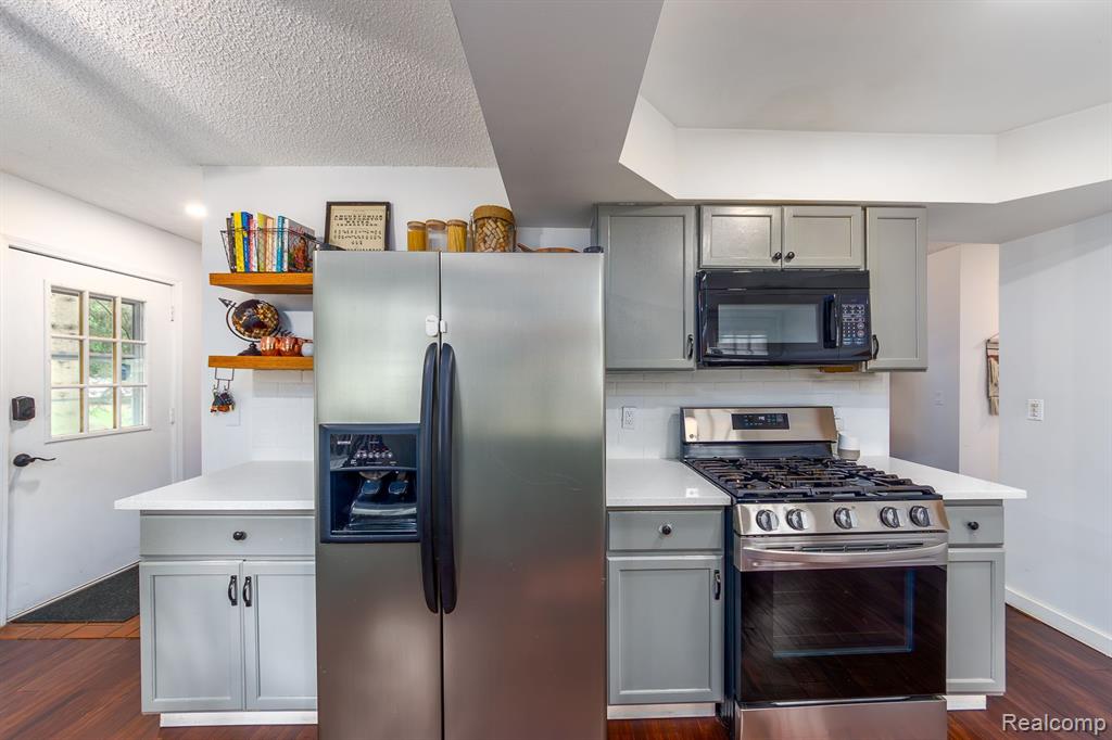 4885 WALKER Drive, Brighton, MI 48114 — Photo 12