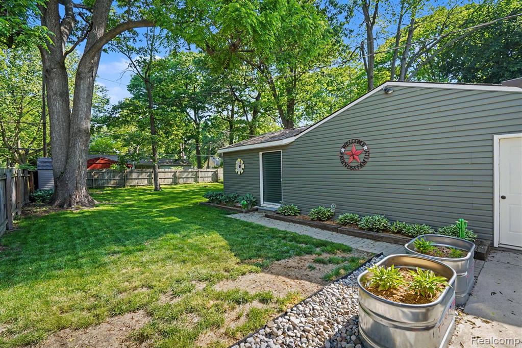 3544 Fort Drive, Waterford, MI 48328 — Photo 29