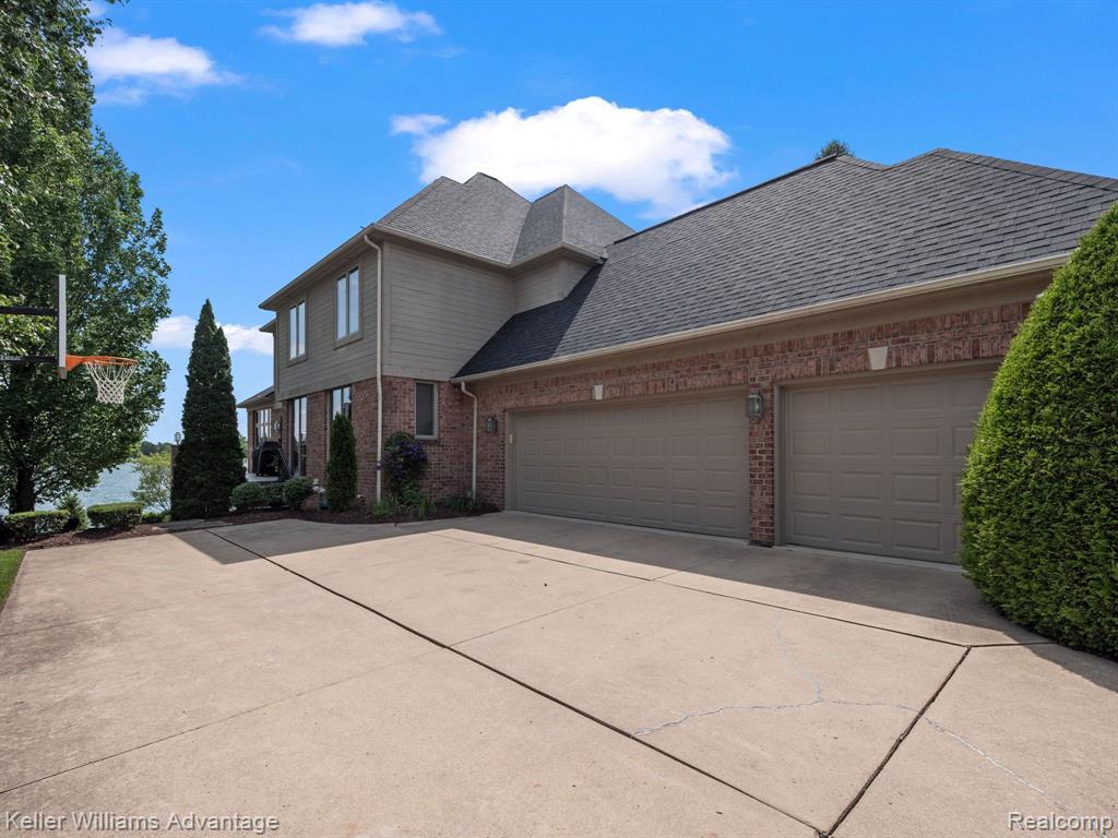 18328 Clairmont Circle E, Northville, MI 48168 — Photo 7