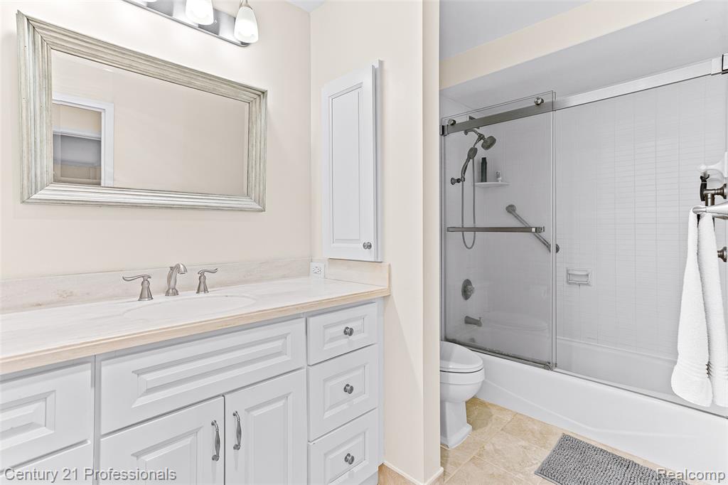 5000 Town Center, 1704, Southfield, MI 48075 — Photo 25