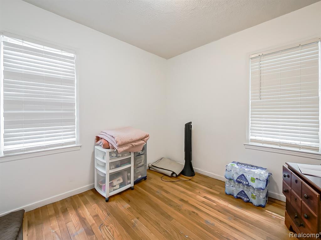 17156 Ontario Street - Photo 5