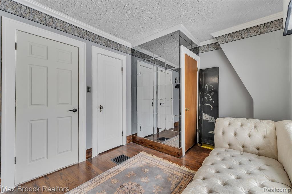 23009 Maple Avenue, Farmington, MI 48336 — Photo 34