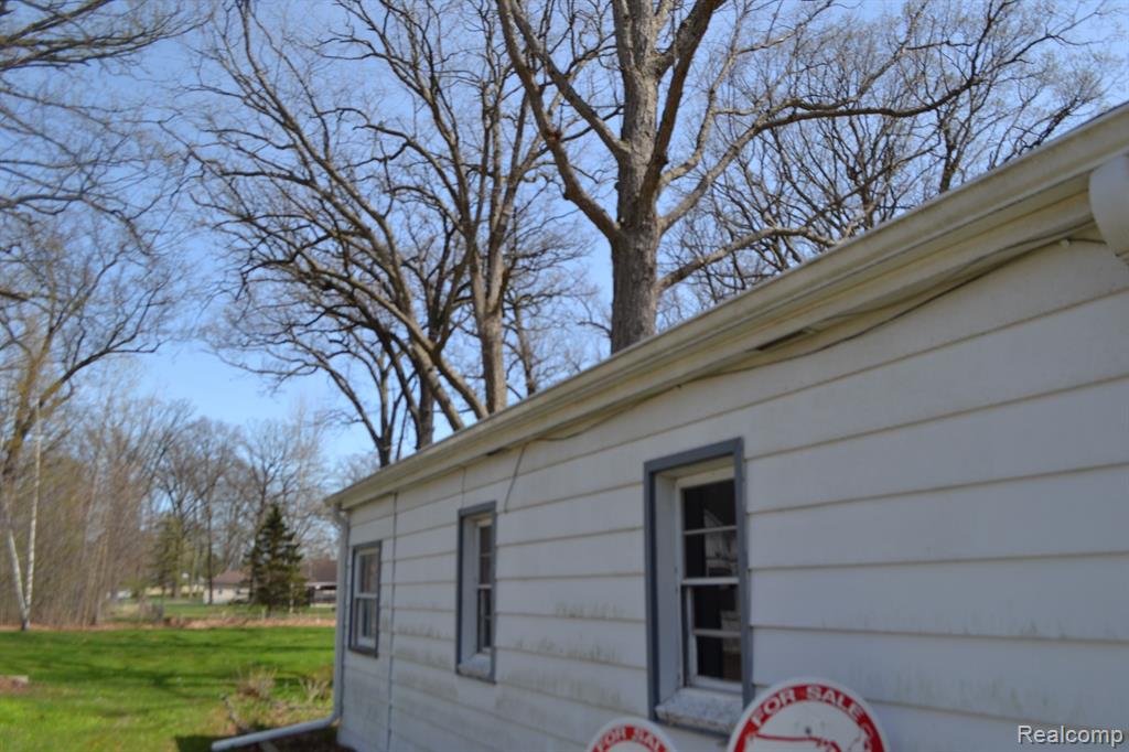 4427 Fenton Road, Burton, MI 48529 — Photo 23