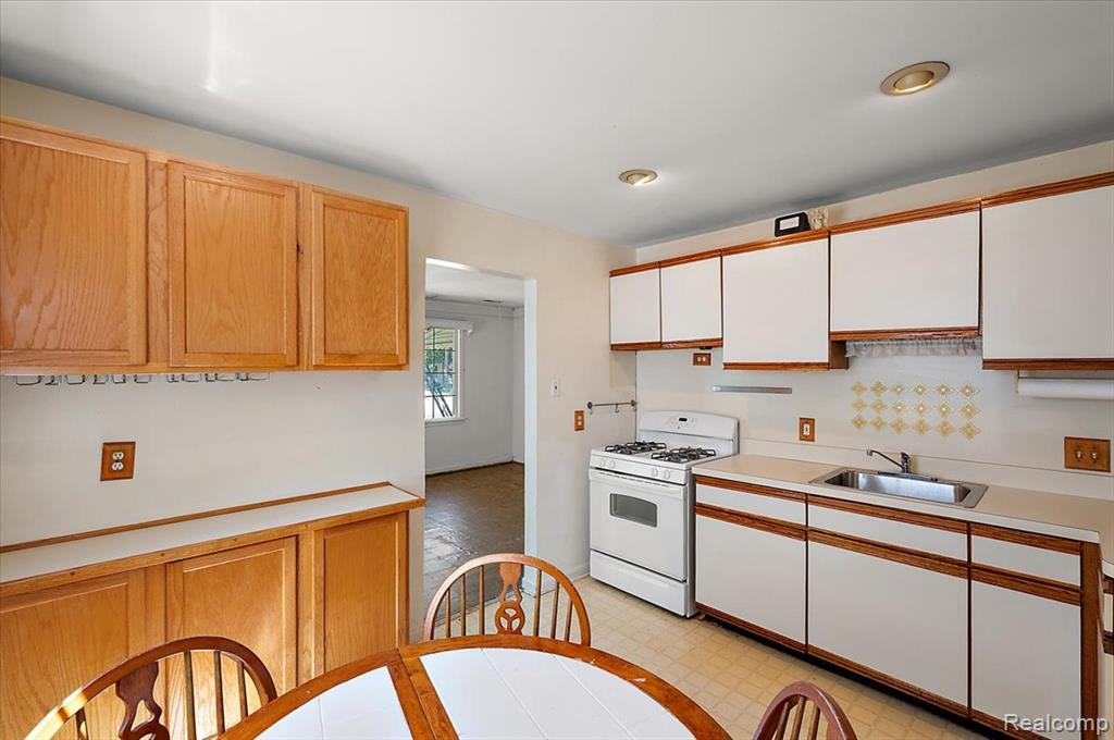 5942 Harrison Street, Garden City, MI — Photo 13
