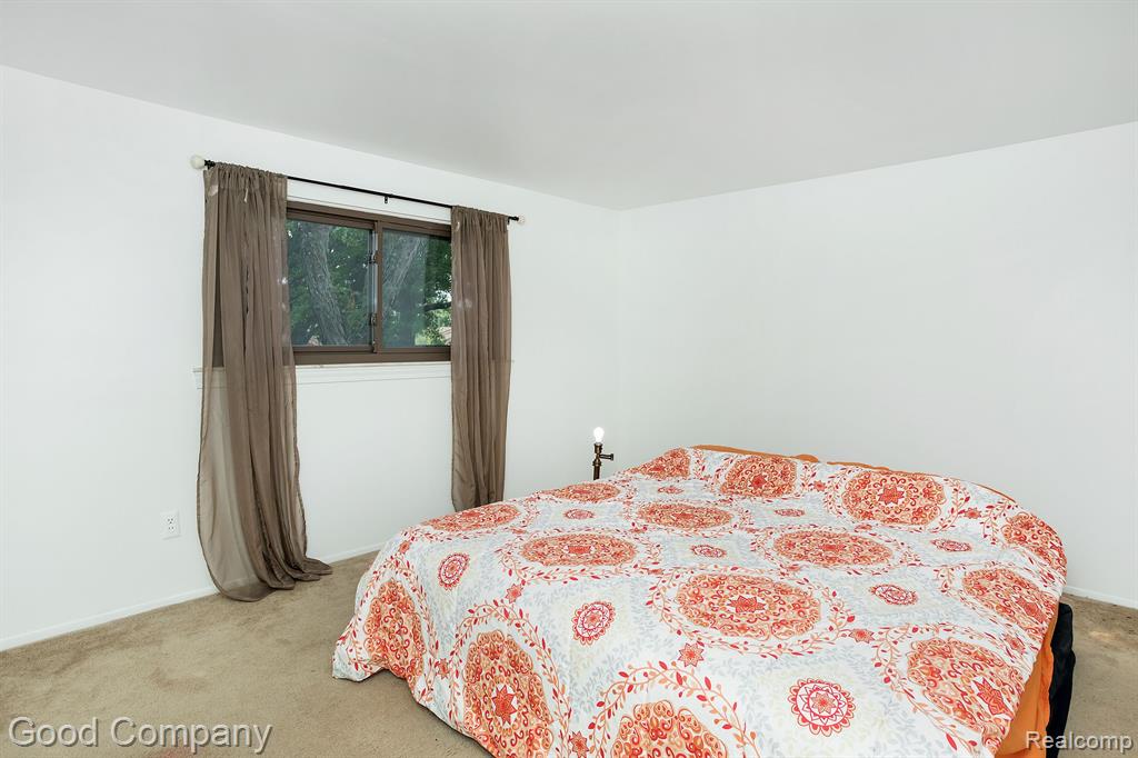 28562 REGENT Court S, Southfield, MI 48076 — Photo 14