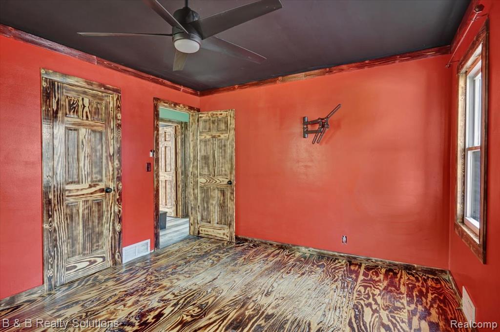 61 E Longfellow Avenue, Pontiac, MI 48340 — Photo 12