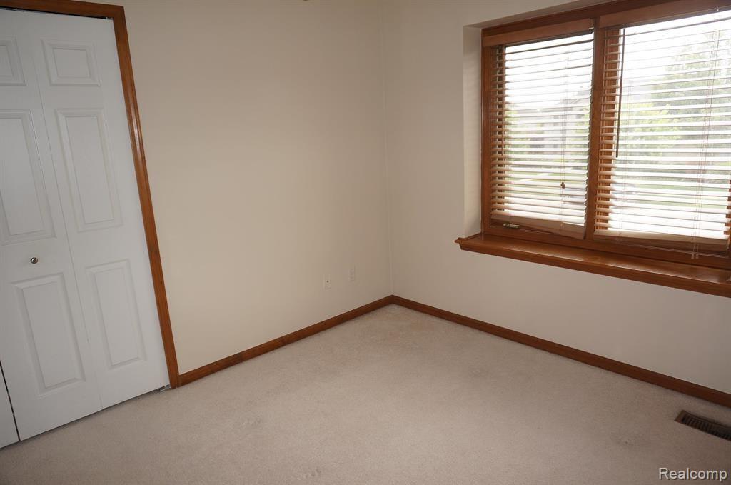 49954 Willowood Drive, Macomb, MI 48044 — Photo 21