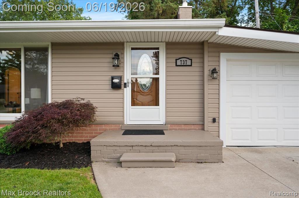 737 Panorama Drive, Milford, MI 48381 — Photo 2