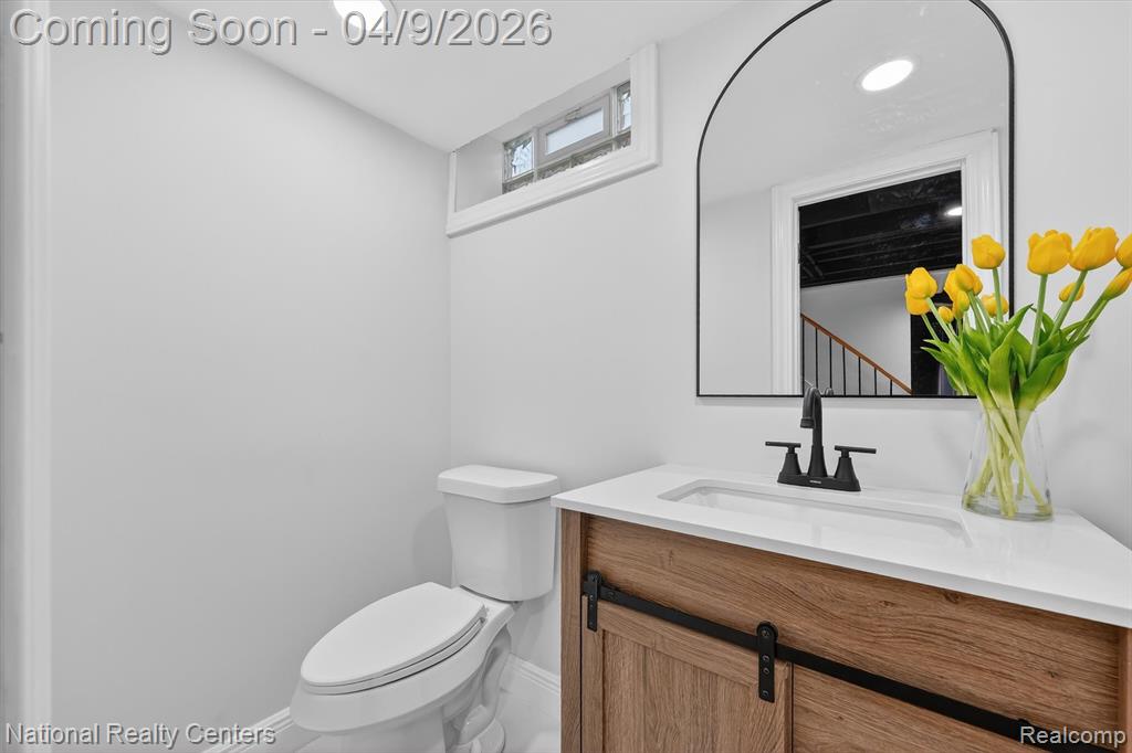 205 Royal Park Lane, Madison Heights, MI 48071 — Photo 32