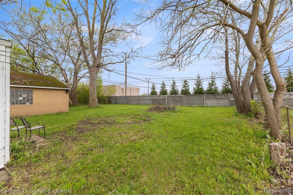 8070 Westpoint Street, Taylor, MI 48180 — Photo 11