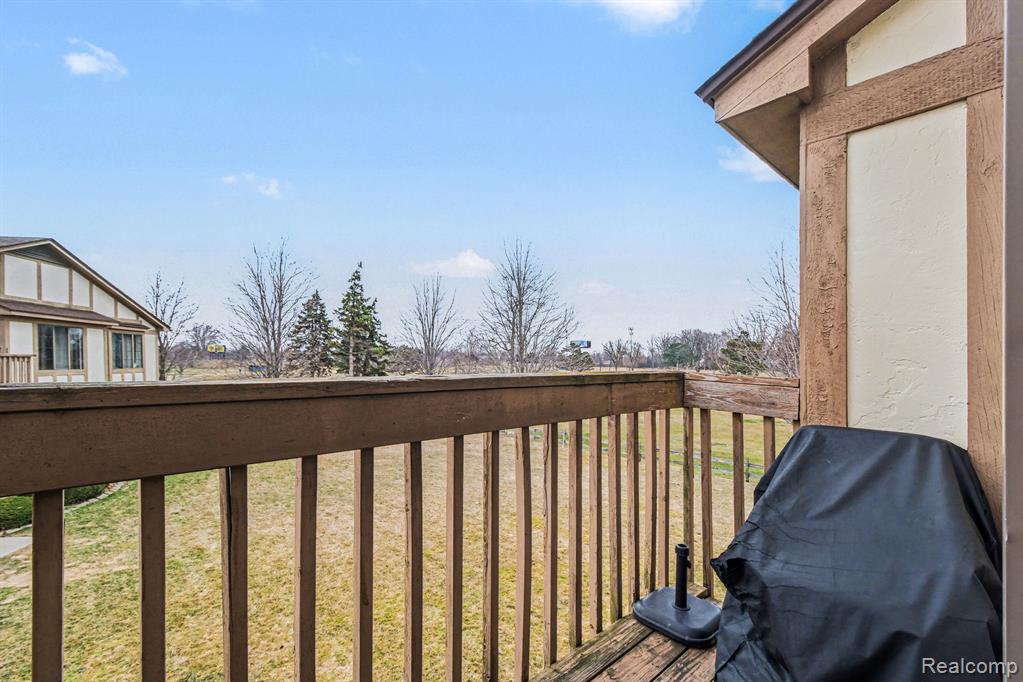 946 Country Club Drive, Saint Clair Shores, MI 48082 — Photo 16
